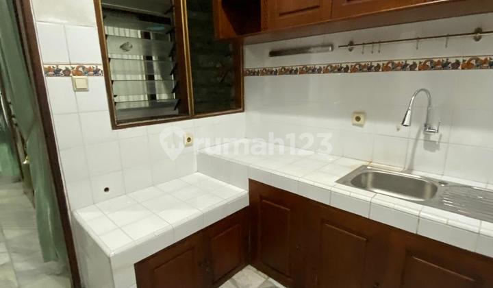 Close to Bintaro and South Jakarta! 2-Story Move-In Ready House in Rempoa Complex. 2