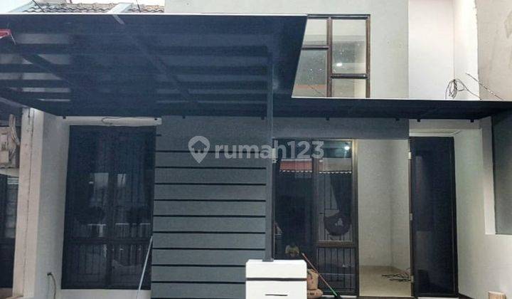 Dijual Rumah Siap Huni 2 Lantai di Graha Raya 1