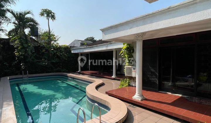 Dijual Rumah Halaman Luas Ada Pool di Cilandak 1