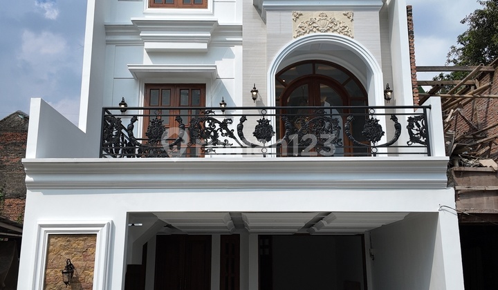 Modern Luxury House in Jagakarsa, Within a Cluster!