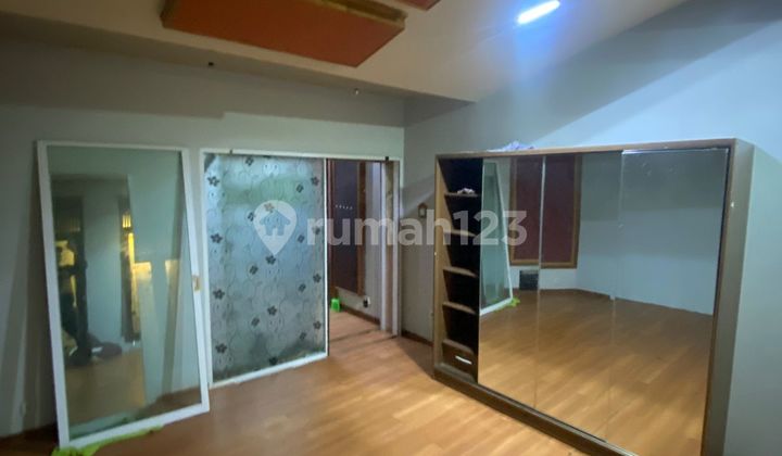 Ready-to-use 4-Story Shop House for Sale, Strategic Location in Veteran Bintaro 2