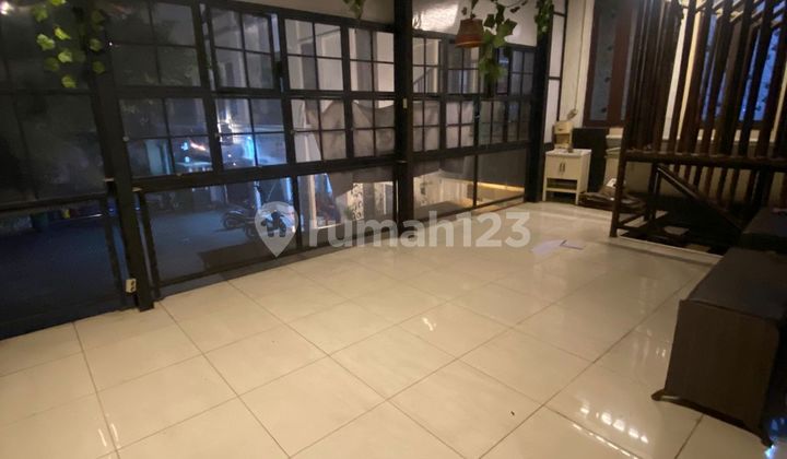 Ready-to-use 4-Story Shop House for Sale, Strategic Location in Veteran Bintaro 1