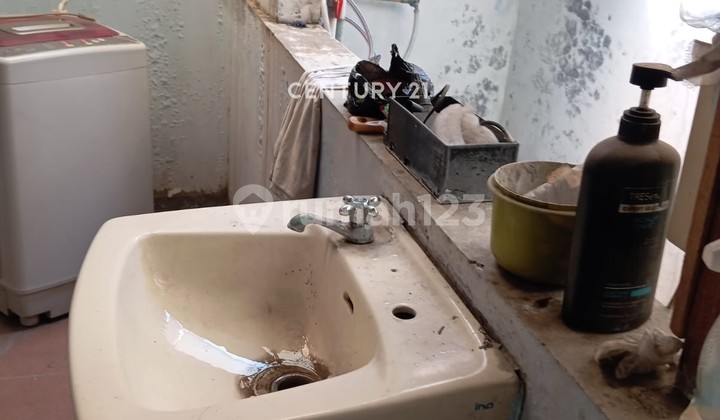 2-Storey House with SHM in Pabaki Alley, Astanaanyar, Bandung City 2