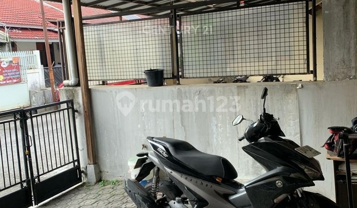 Ready-to-Occupy House in a Comfortable Environment at Taman Kopo Indah 2 Bandung 2