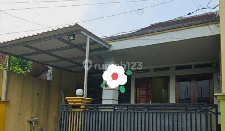 Di  Rumah Hitung Tanah Dalam Komplek Bogor 1