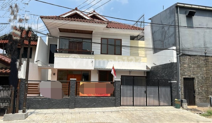 Rumah Sewa 2 Lantai Dekat Jalan Jendral Sudirman, Jakarta Selatan