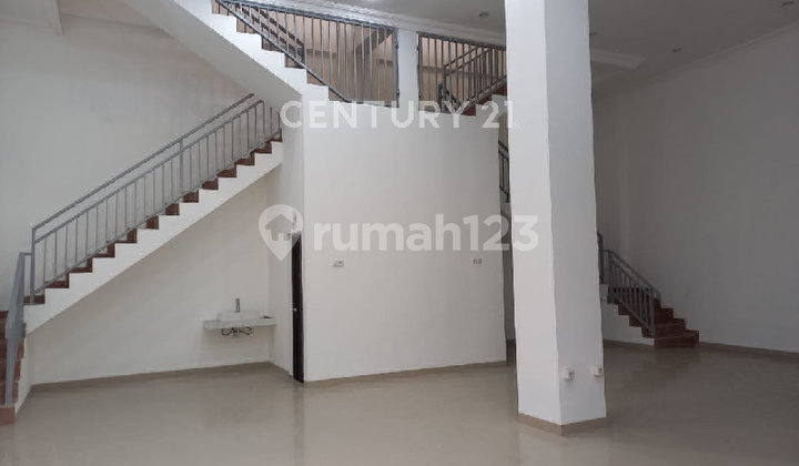 Nice Shop for Business on the Edge of Kemayoran Serdang Street 2