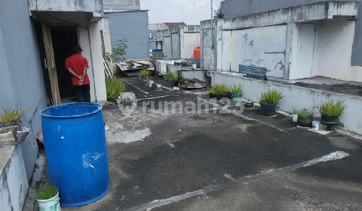 SHOPHOUSE IN MATRAMAN STREET OFFICE COMPLEX, EAST JAKARTA 2