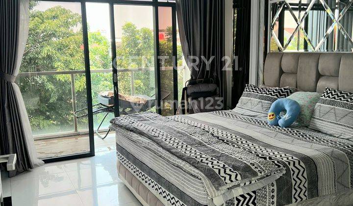 RUMAH CANTIK MINIMALIS 3LT DI JALAN UTAMA KELAPA GADING 2