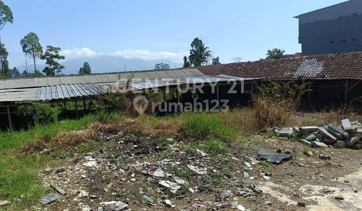 TEMPAT USAHA, GUDANG DAN TANAH EX TOKO BANGUNAN  PINGGIR JL BESAR 2