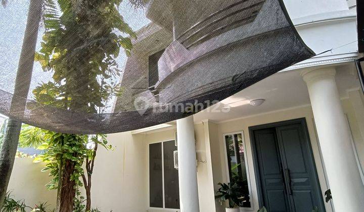 Rumah cantik di Jl kemuning raya Permata hijau  2