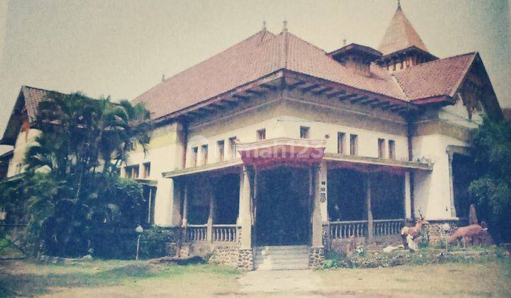 Rumah lama satu lantai di Jl Soekarno Hatta  1