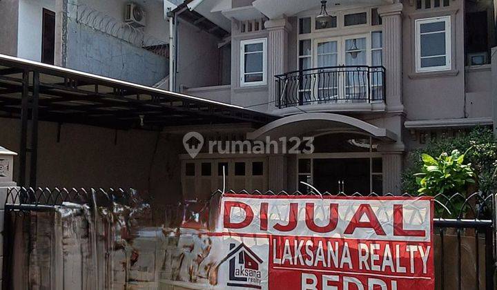 Rumah Manis Dua Lantai Di Praja  2