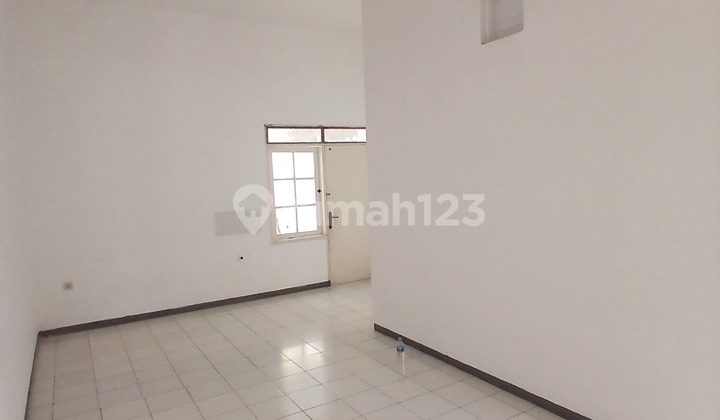 For Rent: Well-Maintained, Nice House in Rungkut Asri, East Surabaya, Behind McDonald's For Rent: Well-Maintained, Nice House in Rungkut Asri, East Surabaya, Behind McDonald's