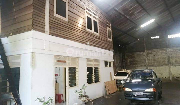 LOKASI JALAN RAYA AKSES TRUK BESAR Gudang Siap Pakai Barata Jaya Surabaya 1