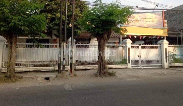 Rumah di Nol Jalan Raya Ketintang Surabaya 1