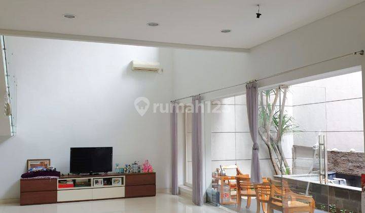 Rumah Mewah di Graha Family Semi Furnish Dekat Loop  1