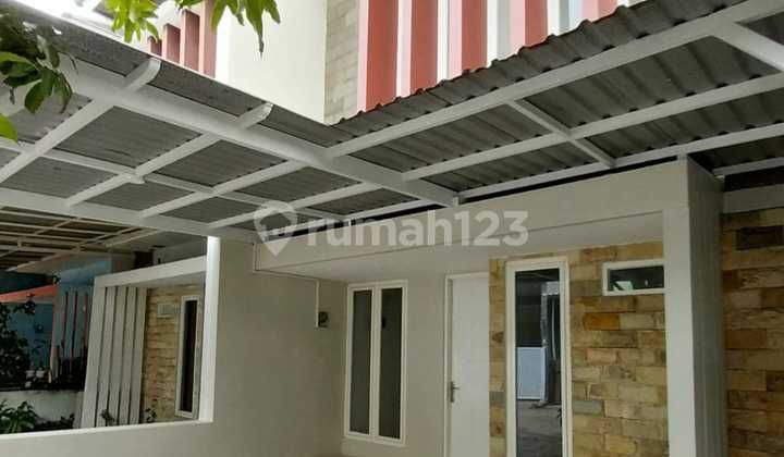 Flash Sale Price Drop 200 Million!! Green Semanggi Mangrove Wonorejo Surabaya House Ready to Occupy 6x15 2 Floors 2