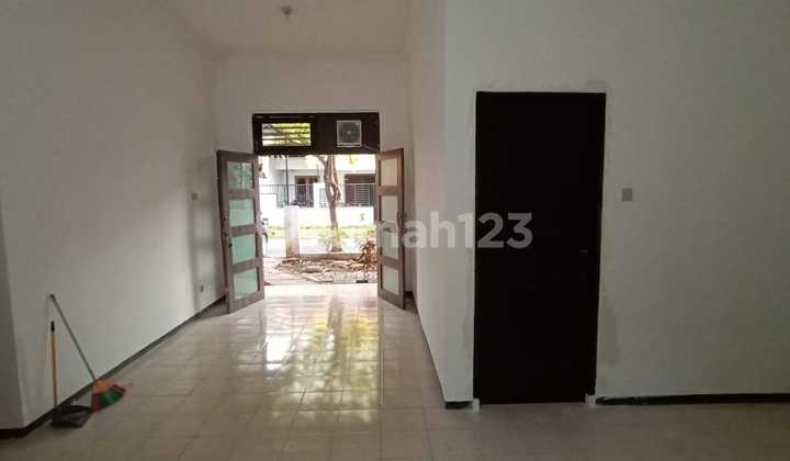 NEAR POLDA, TELKOM, UNESA FOR RENT: Palm Spring House in Jambangan, Surabaya, Ready to Occupy, Flood-Free, 45 Million/Year Negotiable.