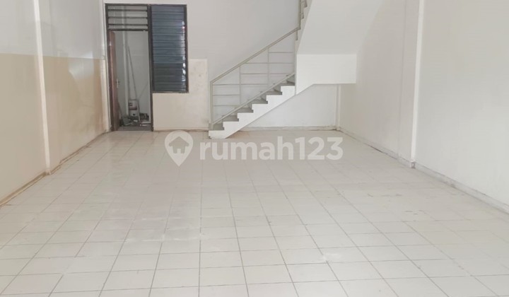 Disewakan Ruko Raya Wiyung Surabaya 3 Lantai Hadap Jalan Raya Cocok Utk Kantor, BPR, Leasing, Klinik Kecantikan Dll