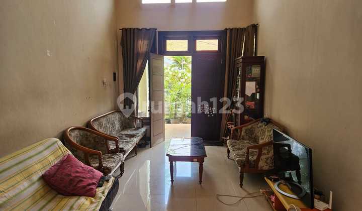 Rungkut Asri House, East Surabaya, 2 Floors, 8 Bedrooms, Certificate of Ownership, Near UPN Campus, Can Be Used for Boarding Rooms 2