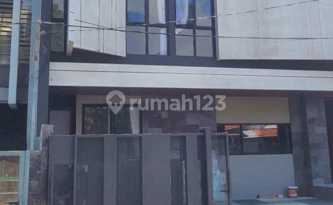 Luxury Design New House with Strategic Location in Manyar, Surabaya