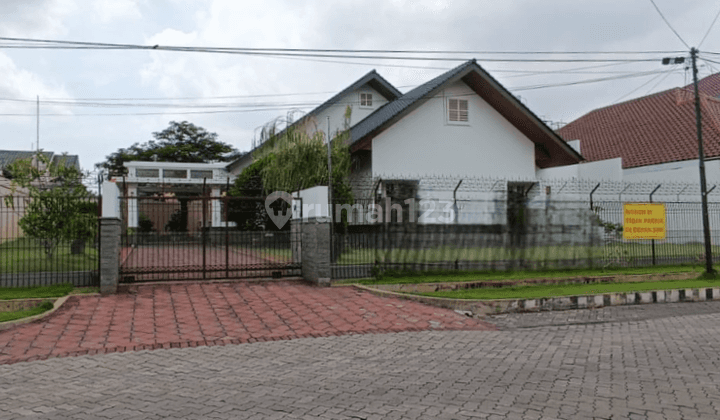 Rumah Baru Terawat Siap Huni Konsep Elegan Kolonial Ala Belanda di Jalan Utama Perumahan Panjang Jiwo 2