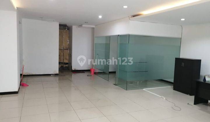 Ruko Jalan Rajawali Surabaya 4.5 Lantai Parkir Luas 2