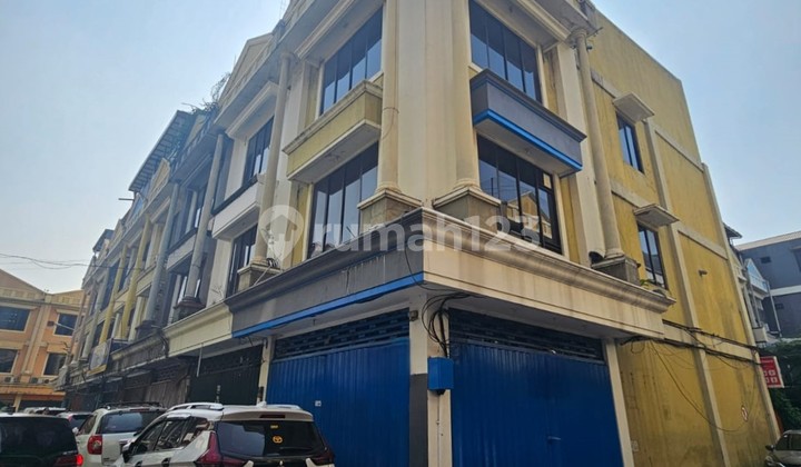 For Rent: Ready-to-Use Gateway Waru Sidoarjo Shop House, 3.5 Floors, Cheapest Hook. For Rent: Ready-to-Use Gateway Waru Sidoarjo Shop House, 3.5 Floors, Cheapest Hook.