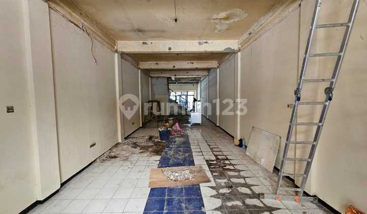 For Rent: Raya Manyar Surabaya Shop House, 2 Floors, 5m Width, Business Area, Heavy Traffic, Ready to Earn Profit