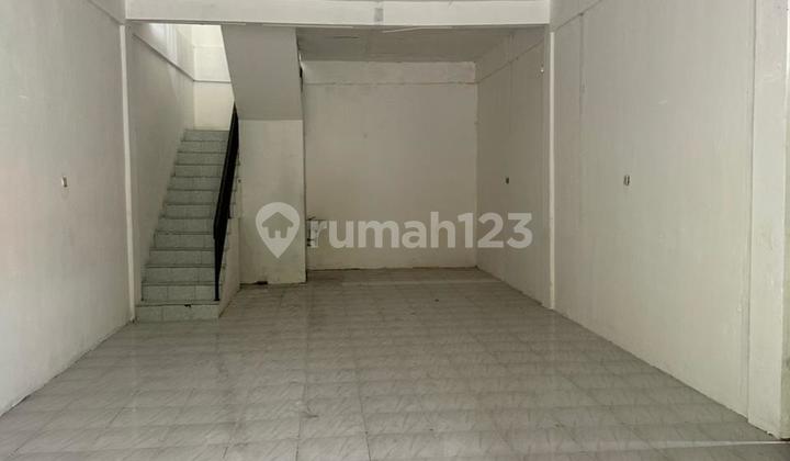 For Rent: 2-Story Shop House in Karah Jambangan Surabaya, Facing Main Road with Heavy Traffic, Suitable for Office, Leasing, Cooperative, Clinic, etc.