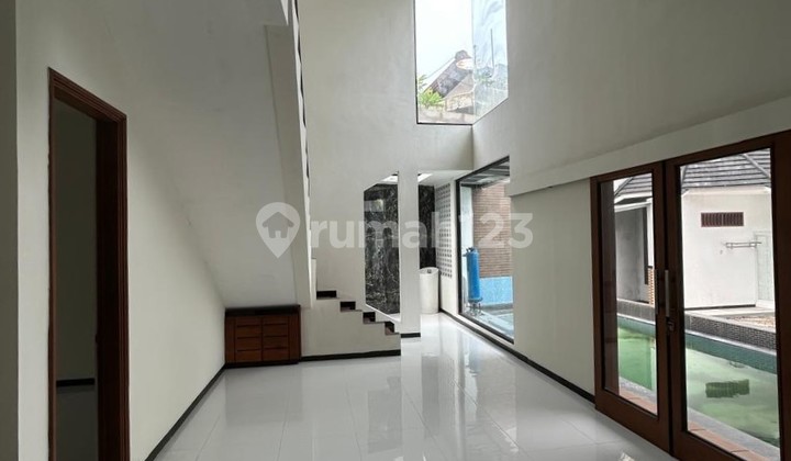 Rumah Mewah Besar + Kolam Renang - Sarono Jiwo Surabaya