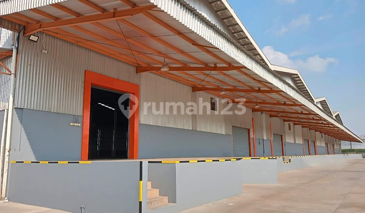 Ready-to-Use Warehouse in Marunda Center Complex, Equipped with Dock Leveler