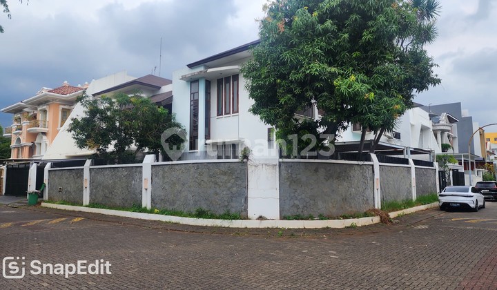 Rumah Hook Mewah 2 Lantai di Villa Gading Indah,Ada Swimming Pool