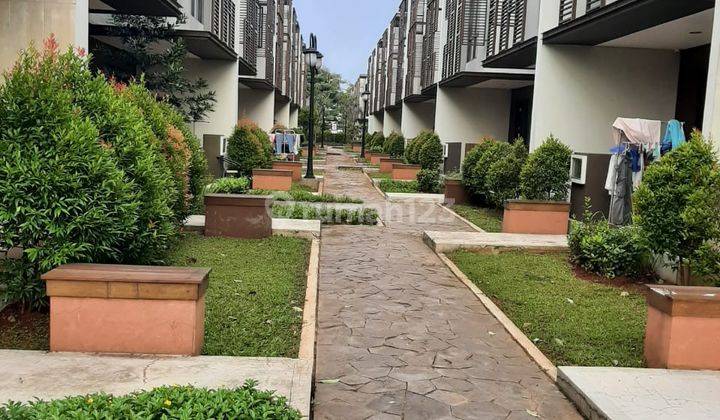 Rumah minimalis lokasi strategis dijual 3 Lantai 2