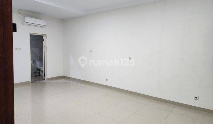 Rumah 2 lantai dekat gedung olah raga dan polsek Rumah 2 Lantai Bagus di Jalan HH 2