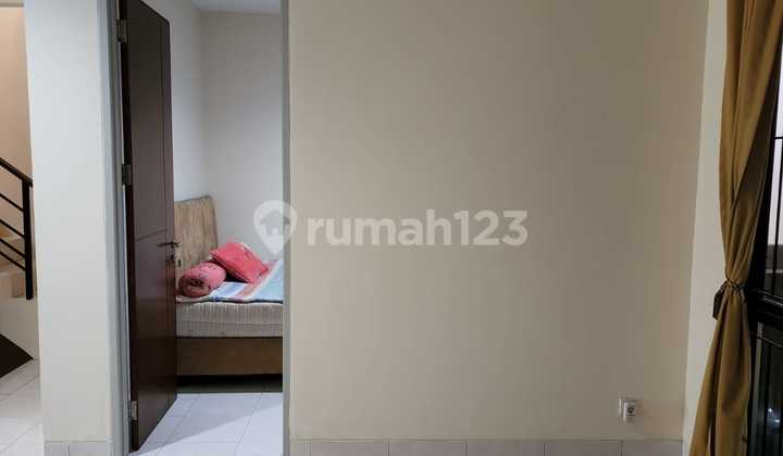 2-Story House in a Strategic Location Near Schools and BSD Tangerang University, Excellent.