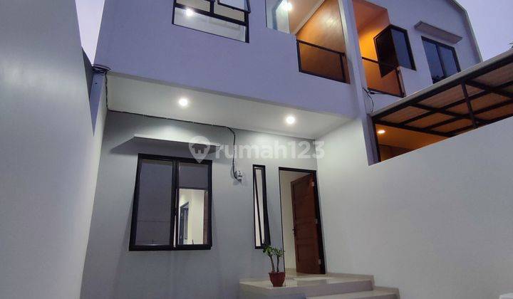 Rumah 2 lantai Modern Minimalis dekat Halte Busway  1