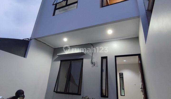 Rumah 2 lantai Modern Minimalis dekat Halte Busway  2