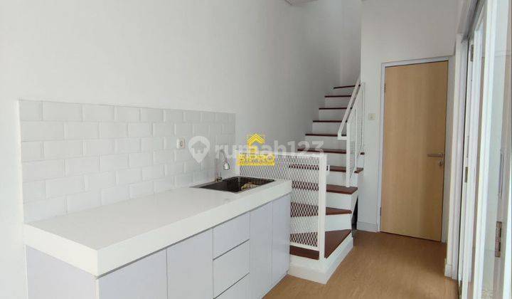 Rumah Scandinavian 2,5 Lantai Nempel Halte Busway Adam Malik 2