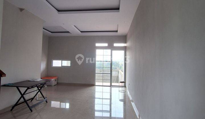 Rumah 2 lantai model klasik modern tanah luas di area pondok cabe 2