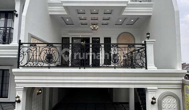 Rumah Klasik Jagakarsa Siap Huni Akses 2 Mobil  1