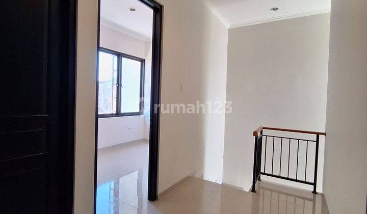 Rumah Baru 2 Lantai Semi Furnished Dekat Bintaro Tangsel 2