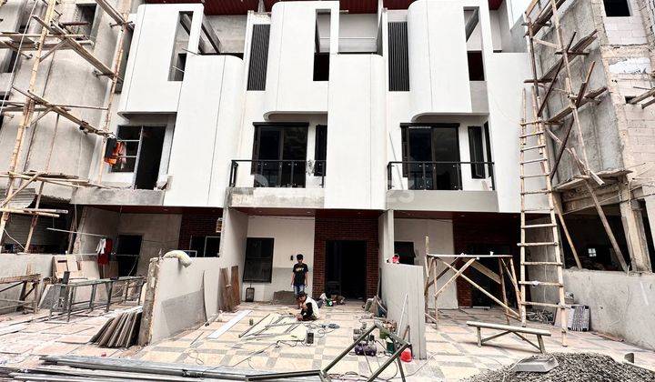 Townhouse 3 Lantai Milenial Di Utan Kayu Matraman, Jakarta Timur 1