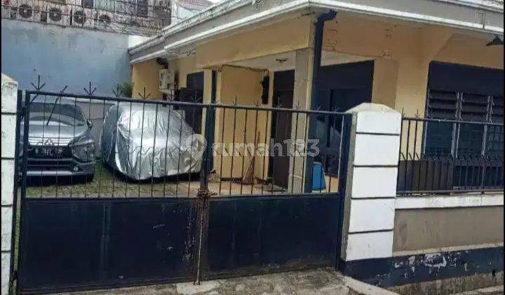 Di jual rumah Hitung Tanah di Kebayoran Lama 2