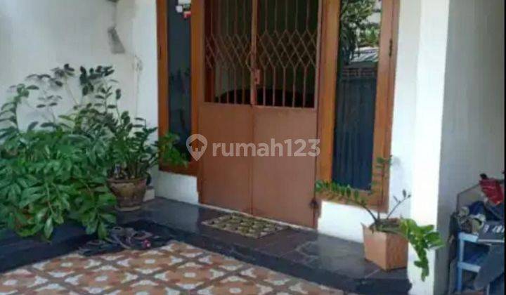 Di jual rumah akses 1 mobil di Kemanggisan 2