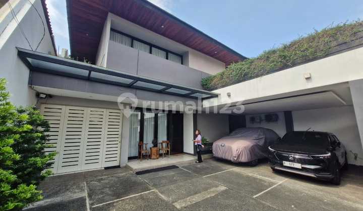 Rumah Timeless di Taman Kedoya Baru 2