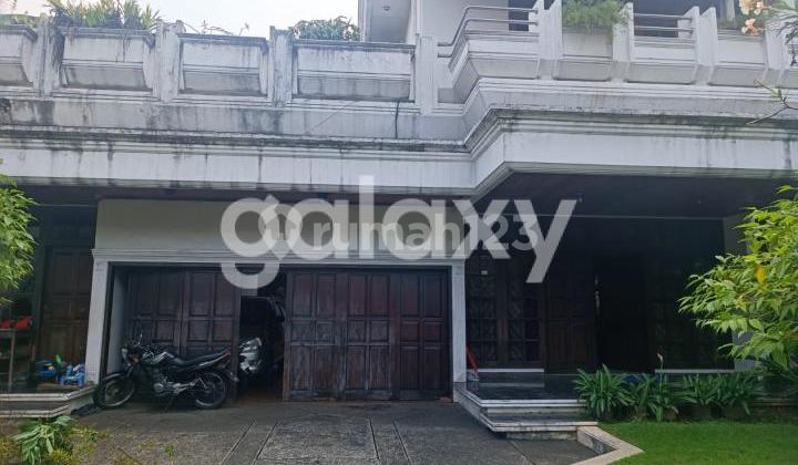 Rumah di Jalan Boulevard Puri Indah