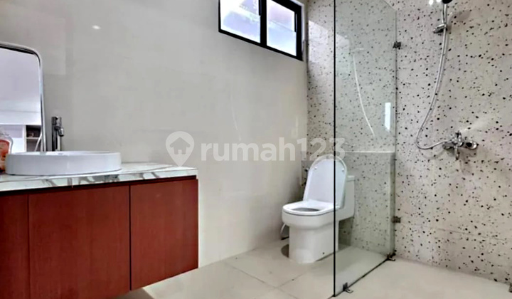 Jual Rumah Mewah Cantik 2 Lantai Furnished Siap Huni Grand Trevista Residence Kelapa Dua Kebon Jeruk Jakarta Barat 2