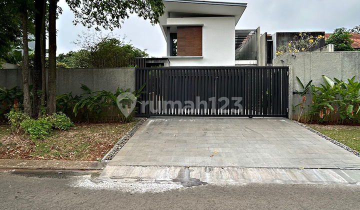 Sell Luxury 2-Story Ready-to-Live House with Golf View in Gading Serpong Tangerang